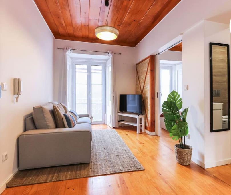Vita Portucale ! Campo Ourique Design W/ Balcony Lisboa المظهر الخارجي الصورة