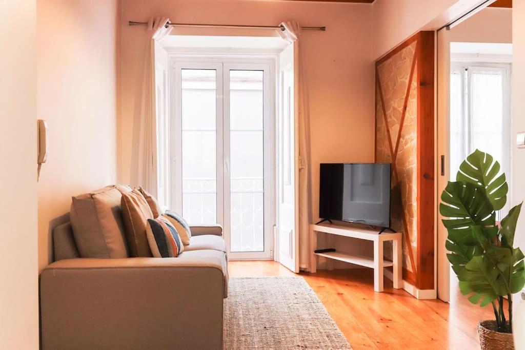 Vita Portucale ! Campo Ourique Design W/ Balcony Lisboa المظهر الخارجي الصورة