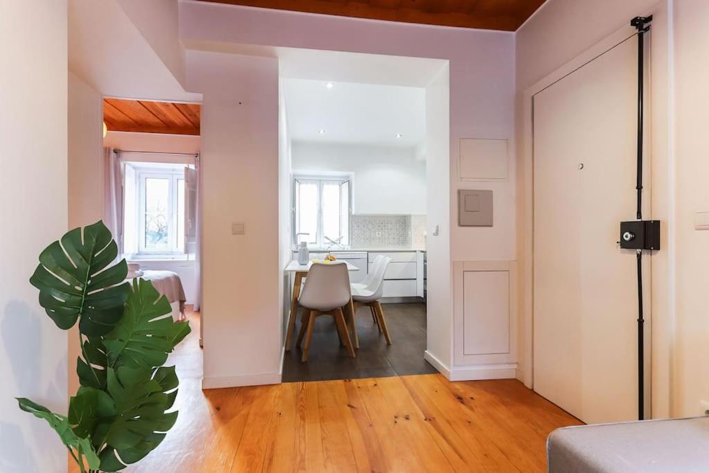 Vita Portucale ! Campo Ourique Design W/ Balcony Lisboa المظهر الخارجي الصورة