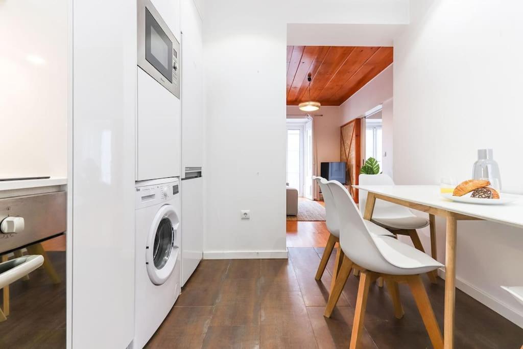 Vita Portucale ! Campo Ourique Design W/ Balcony Lisboa المظهر الخارجي الصورة