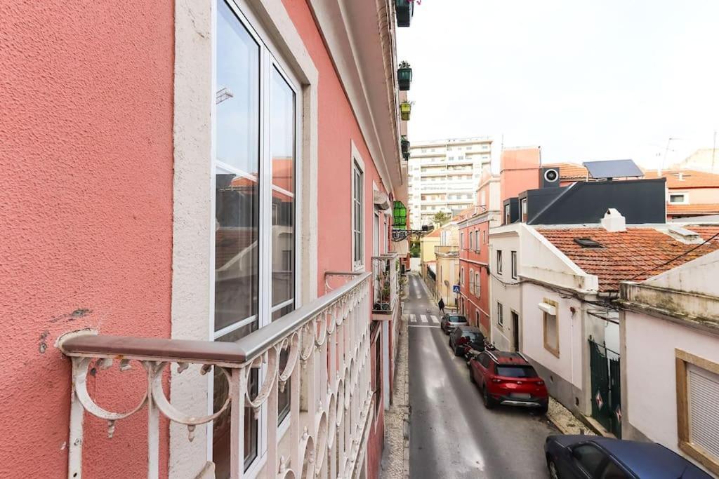 Vita Portucale ! Campo Ourique Design W/ Balcony Lisboa المظهر الخارجي الصورة