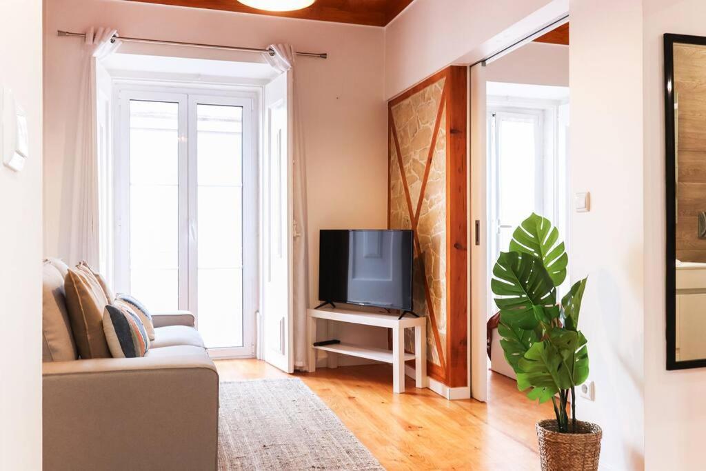 Vita Portucale ! Campo Ourique Design W/ Balcony Lisboa المظهر الخارجي الصورة